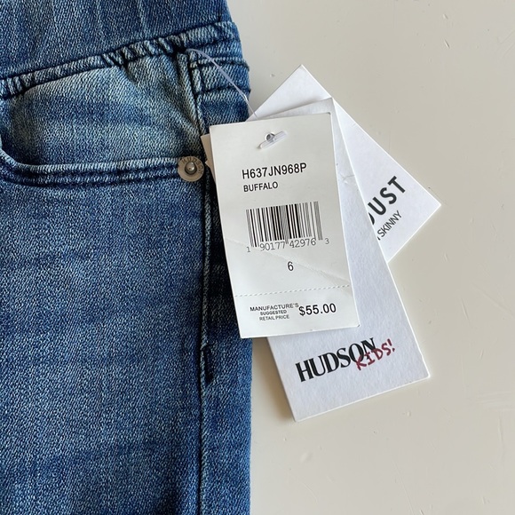 Hudson Kids denim jeans with elastic waistband and star details.  Size 6. NWT - Picture 2 of 3